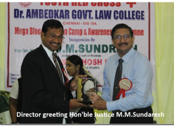 Director greeting Hon'ble Justice M.M.Sundaresh