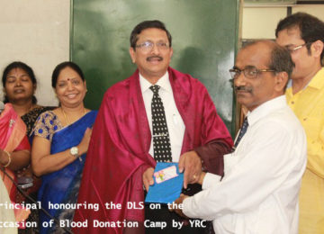 Principal Honouring the DLS on the occassion of Blood Donation Camp by YRC